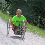 Walti in seinem Strassenbike kämpft mit Traktionsproblemen