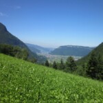 Blick hinunter. Links Stanserhorn, rechts Buochserhorn, mittig Stans mit dem Bürgenstock.