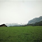 Der trübe Tag öffnet den Blick auf den Titlis. Das Tal öffnet sich